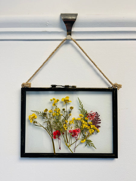 Newcastle // Flower Frame Crafts